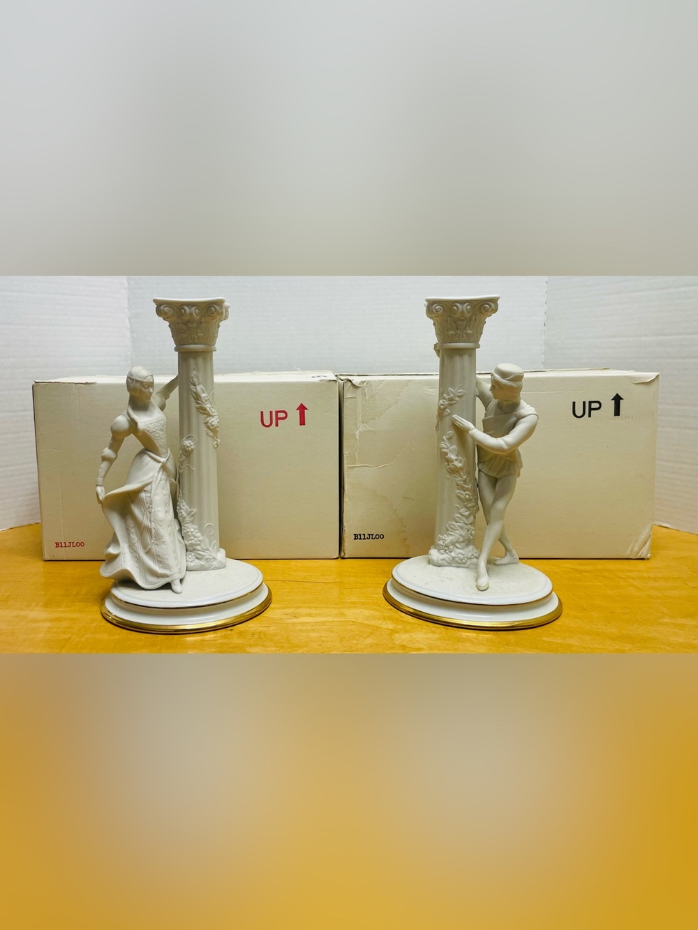Franklin Mint Romeo & Juliet Porcelain Candlestick Pair White/Gold Boxed 1986